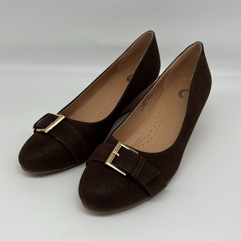 Journee Collection Graysn Brown Wedge Gold Buckle Round Toe Arch‎ Support 11M